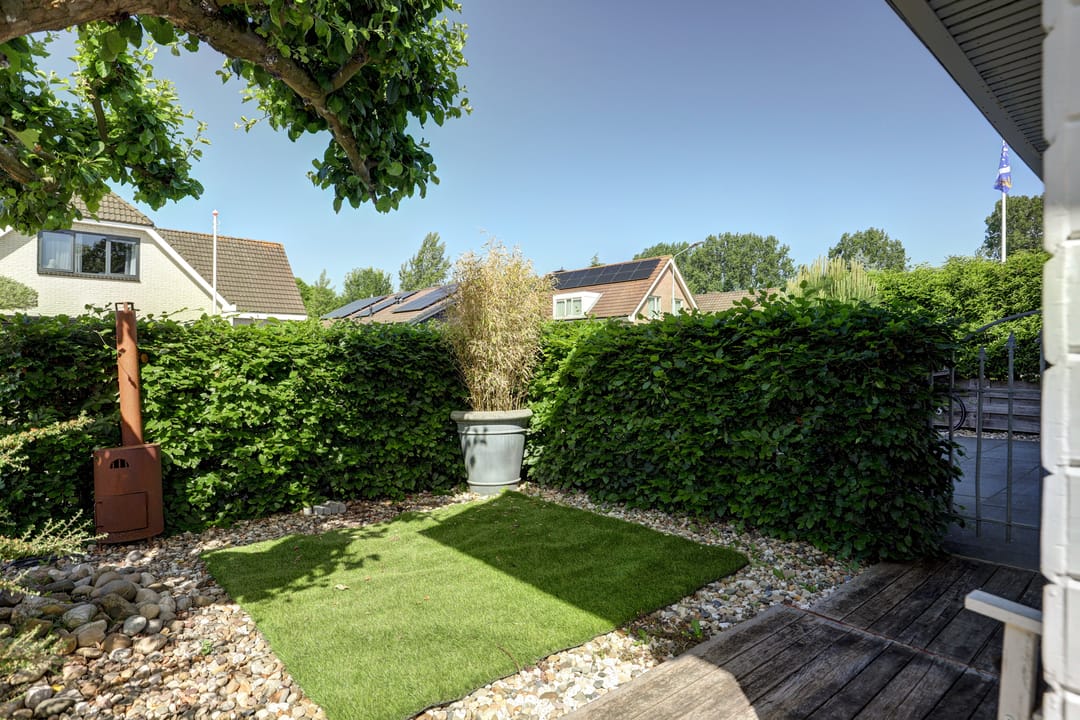 Characteristic Detached Finn House with Five Bedrooms and Holiday-Feel Garden in Hoofddorp — 56