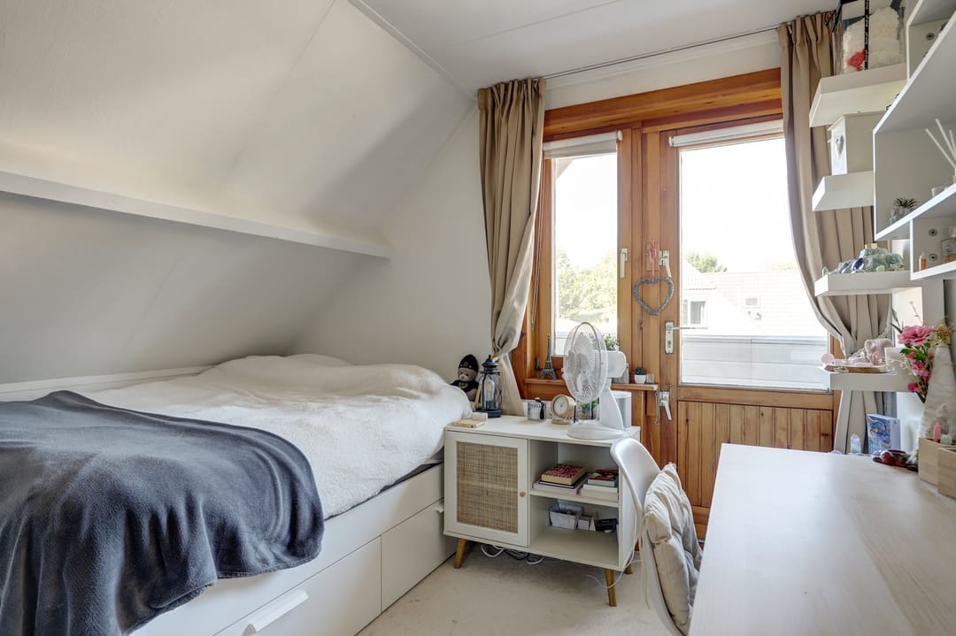 Characteristic Detached Finn House with Five Bedrooms and Holiday-Feel Garden in Hoofddorp — 38