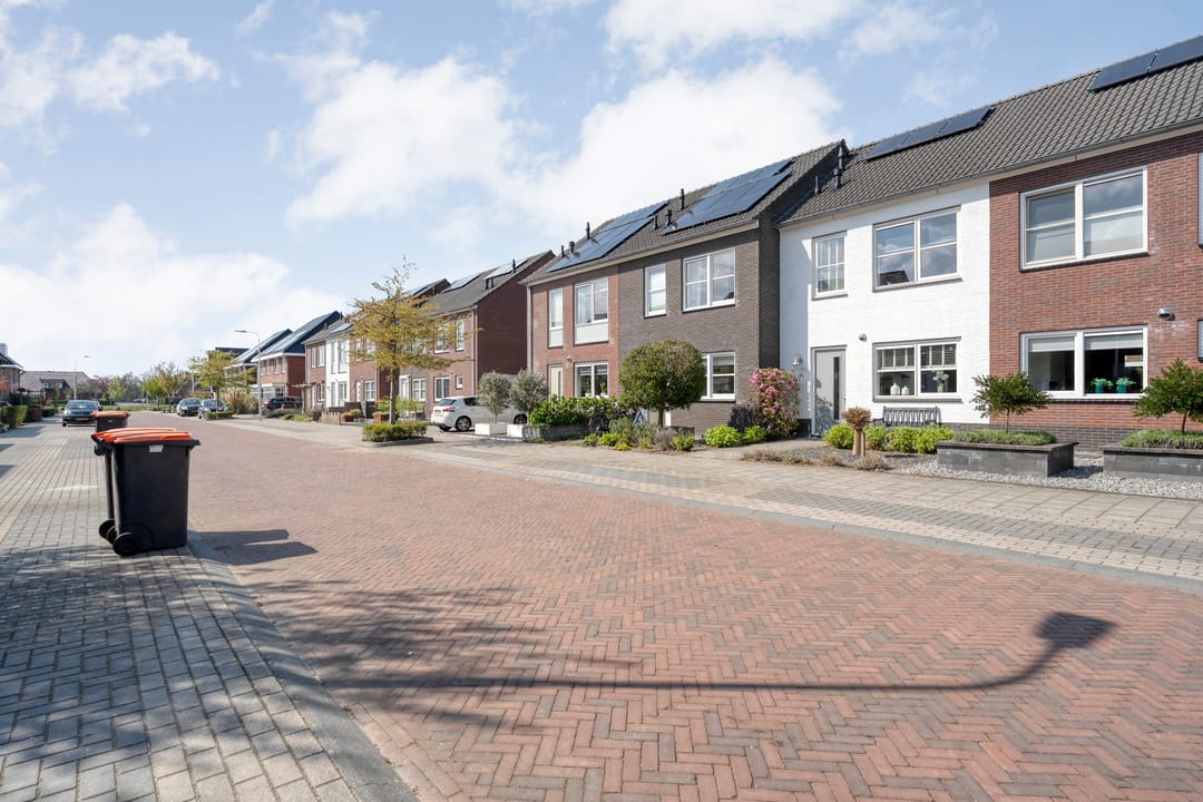 Modern Energy-Efficient Terraced House with South-Facing Garden — 32