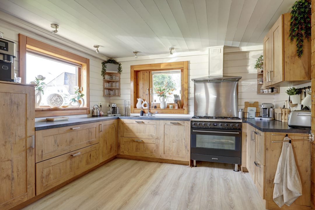 Characteristic Detached Finn House with Five Bedrooms and Holiday-Feel Garden in Hoofddorp — 16