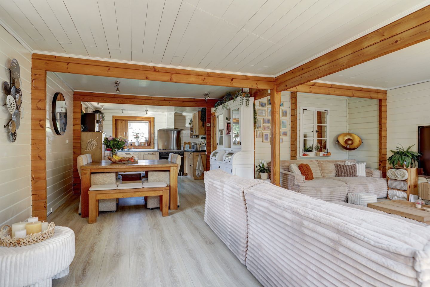 Characteristic Detached Finn House with Five Bedrooms and Holiday-Feel Garden in Hoofddorp — 14