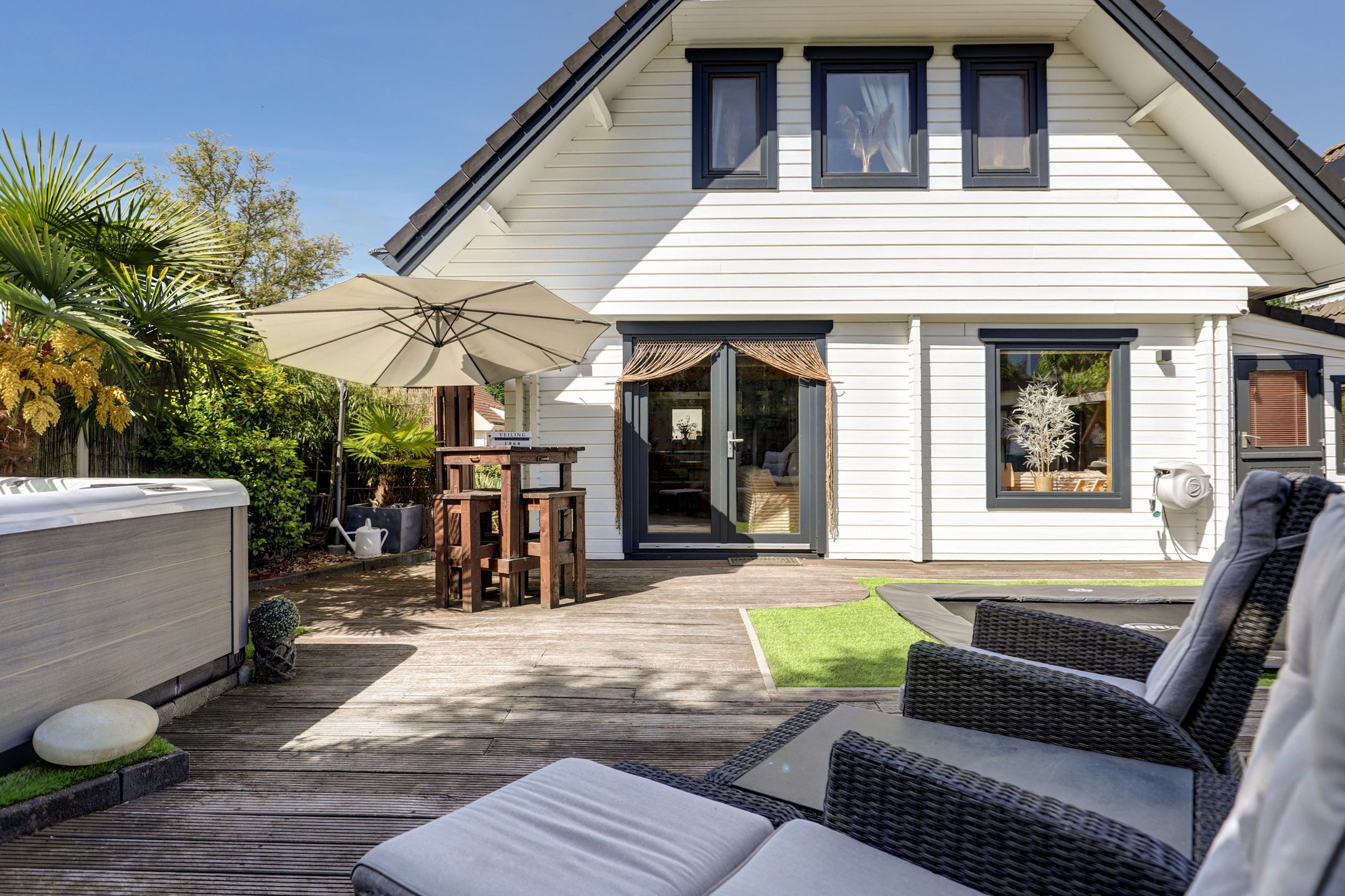 Characteristic Detached Finn House with Five Bedrooms and Holiday-Feel Garden in Hoofddorp — 54