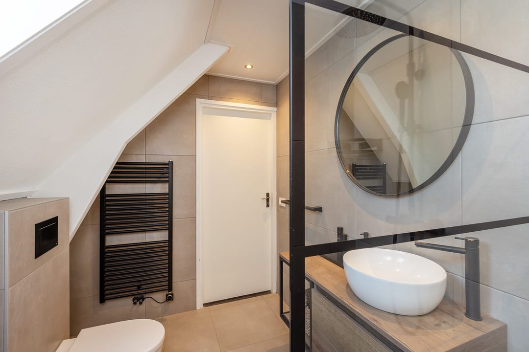 Monumental Upper Apartment with Rooftop Terrace in Borculo Center — 32