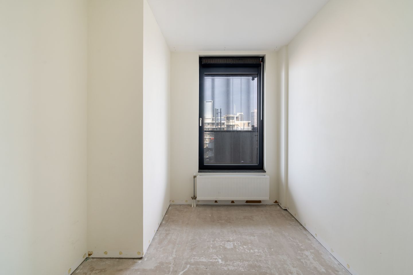 Luxurious 3-Room Apartment with Terrace in Iconic De Karel Doorman Tower — 44