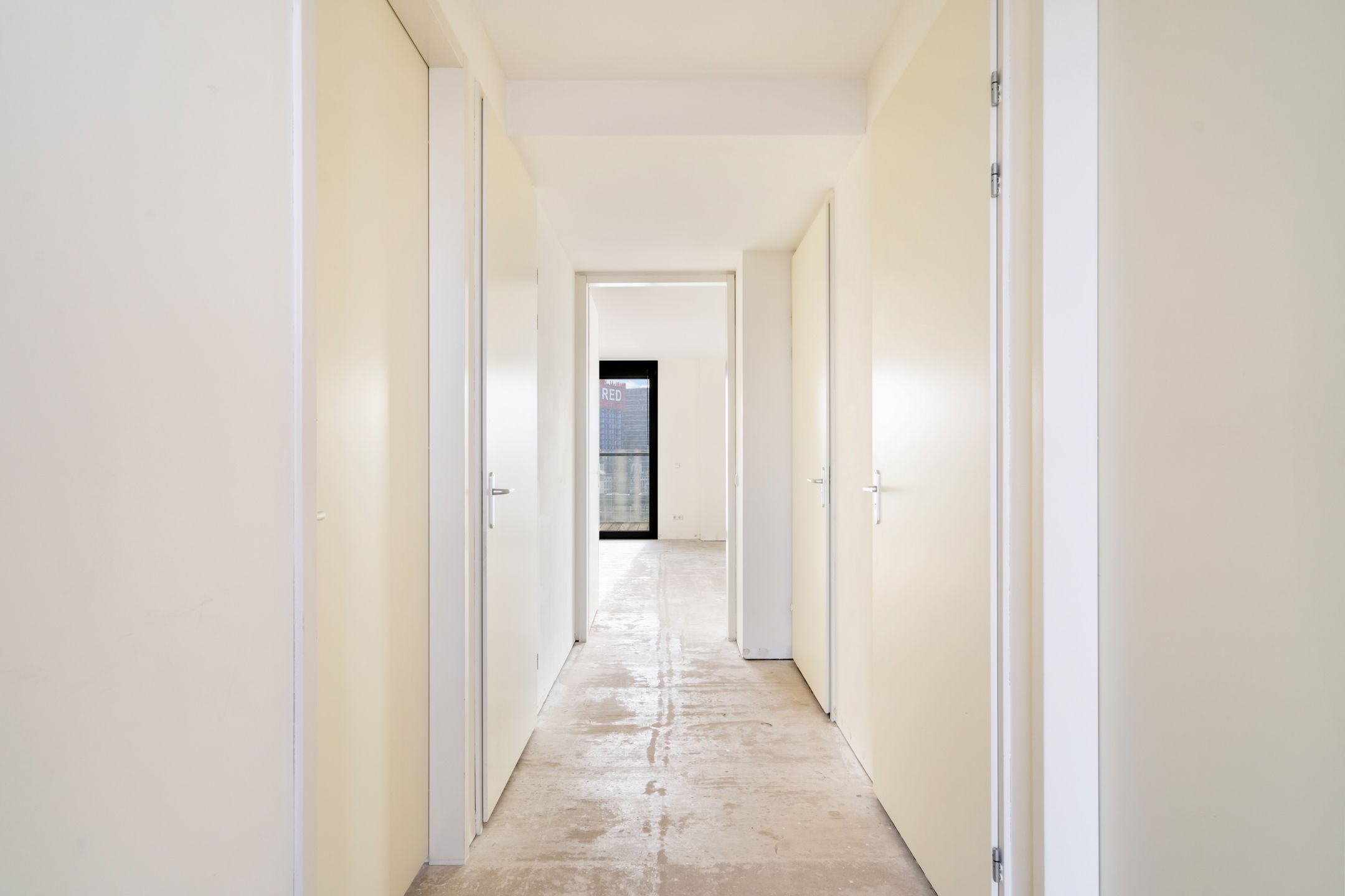 Luxurious 3-Room Apartment with Terrace in Iconic De Karel Doorman Tower — 9