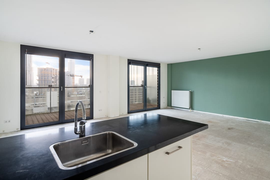 Luxurious 3-Room Apartment with Terrace in Iconic De Karel Doorman Tower — 22