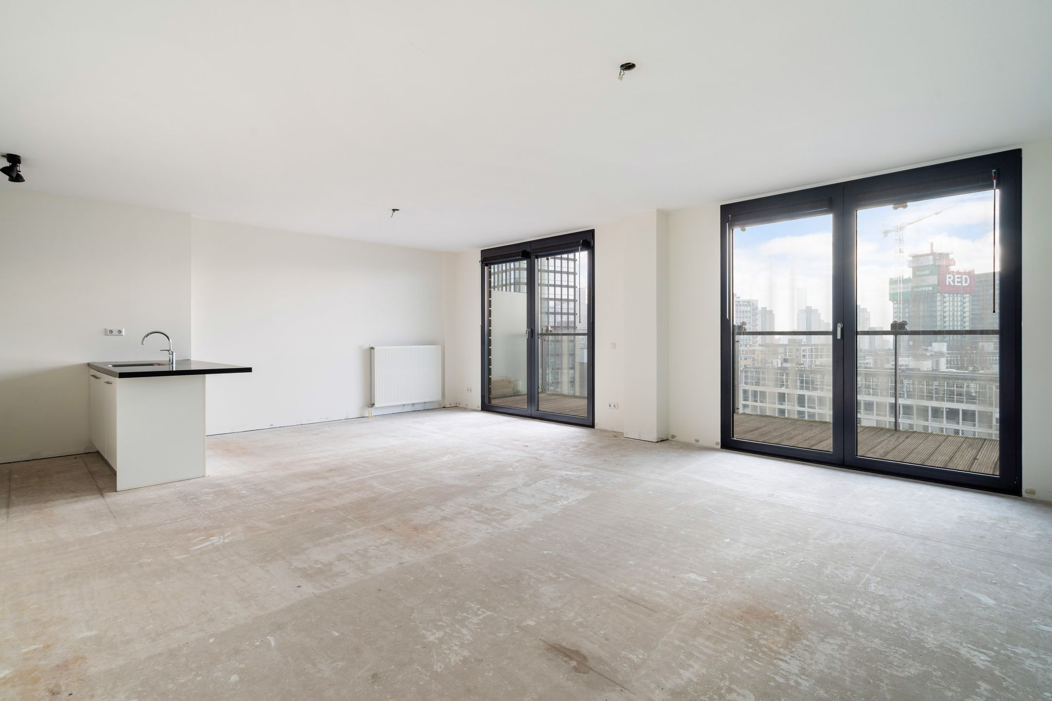 Luxurious 3-Room Apartment with Terrace in Iconic De Karel Doorman Tower — 24
