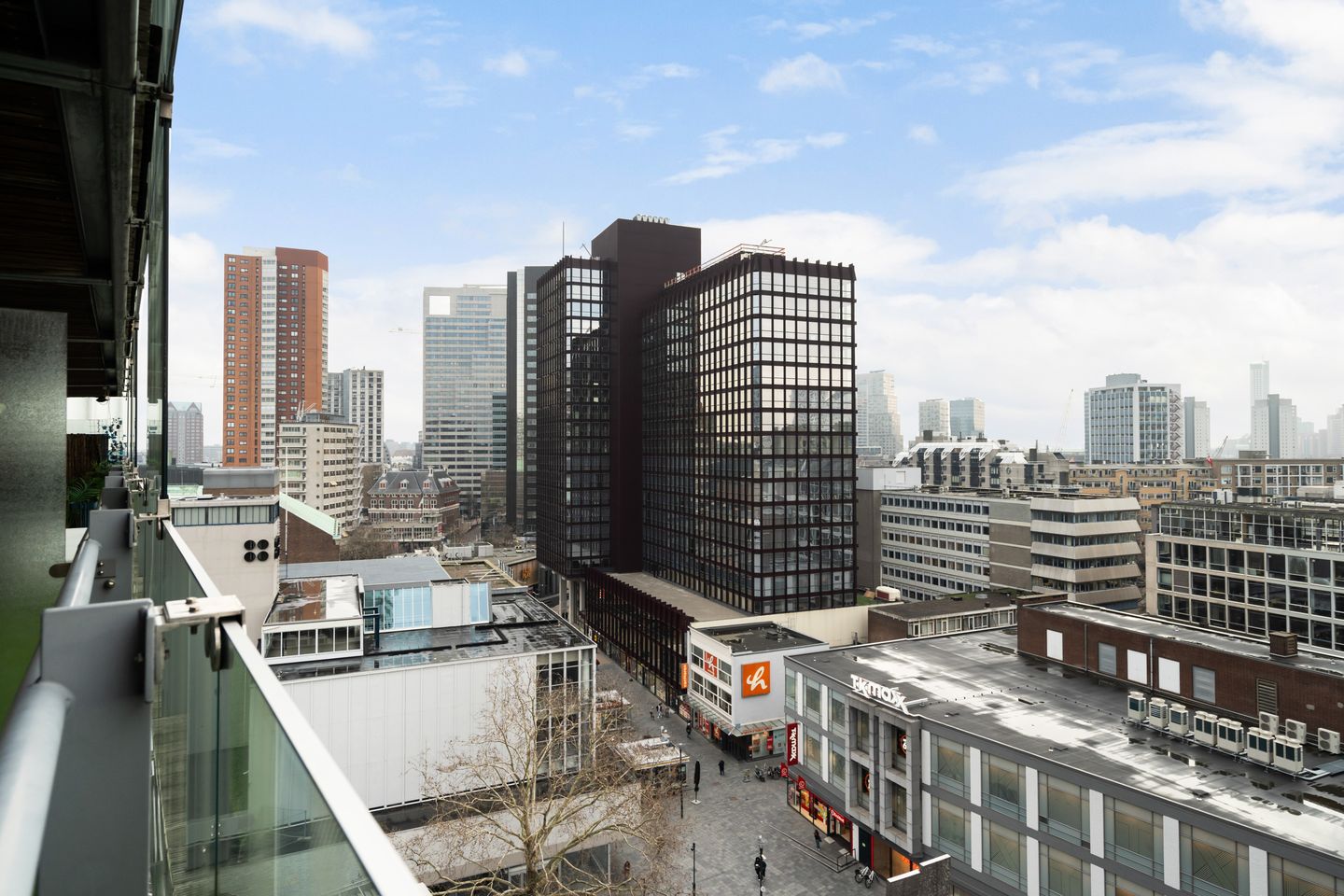 Luxurious 3-Room Apartment with Terrace in Iconic De Karel Doorman Tower — 34
