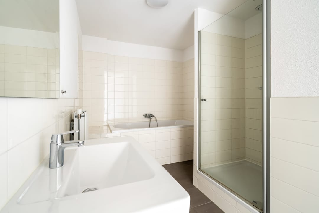 Luxurious 3-Room Apartment with Terrace in Iconic De Karel Doorman Tower — 47