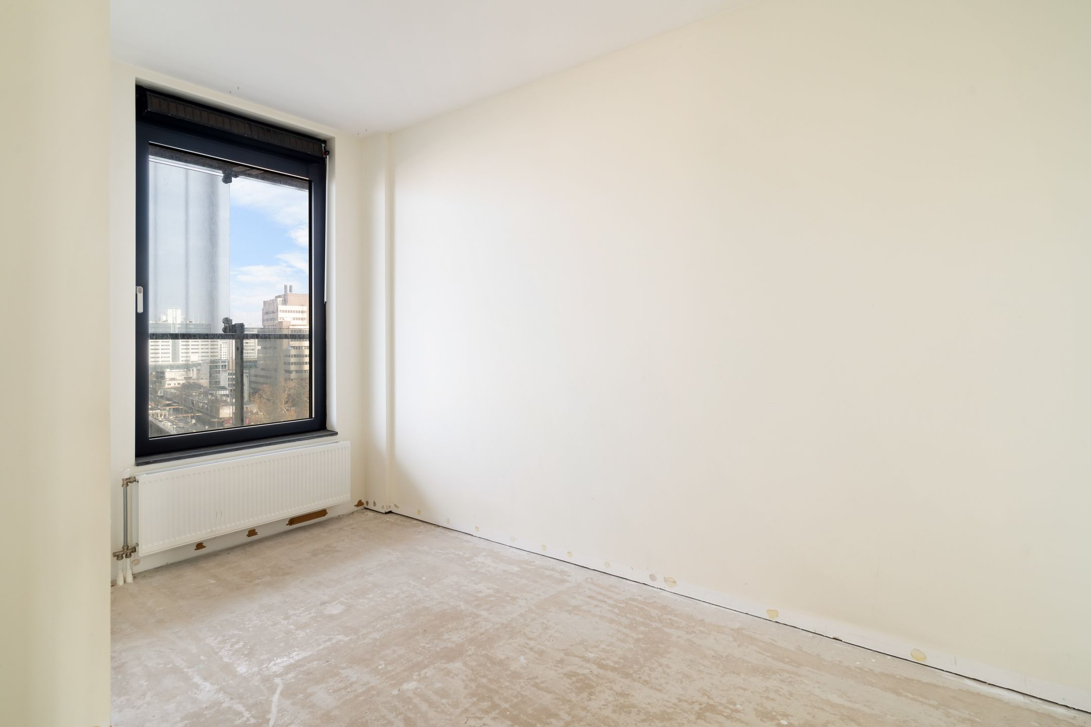 Luxurious 3-Room Apartment with Terrace in Iconic De Karel Doorman Tower — 42