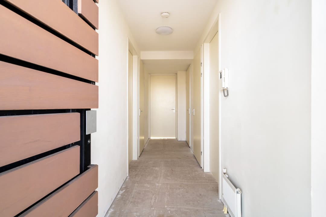 Luxurious 3-Room Apartment with Terrace in Iconic De Karel Doorman Tower — 8