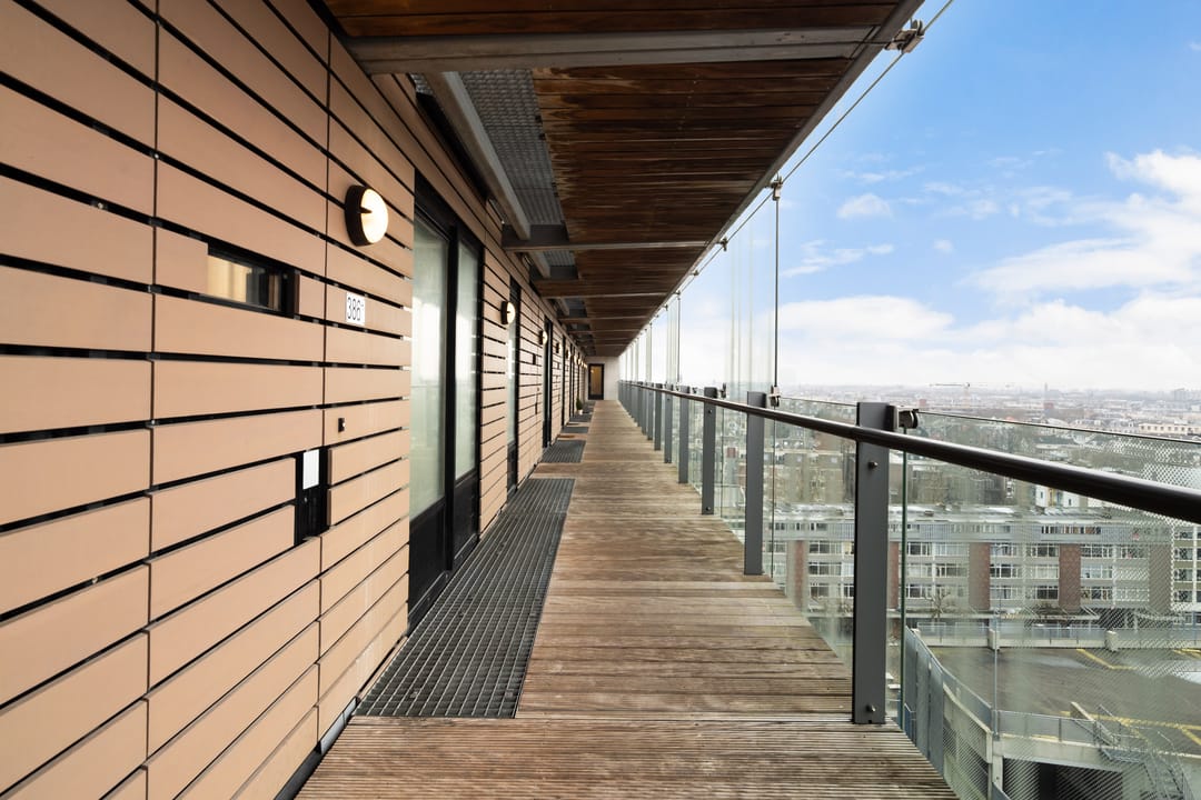 Luxurious 3-Room Apartment with Terrace in Iconic De Karel Doorman Tower — 7