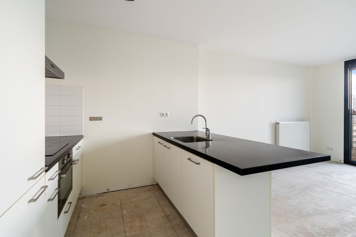 Luxurious 3-Room Apartment with Terrace in Iconic De Karel Doorman Tower — 29