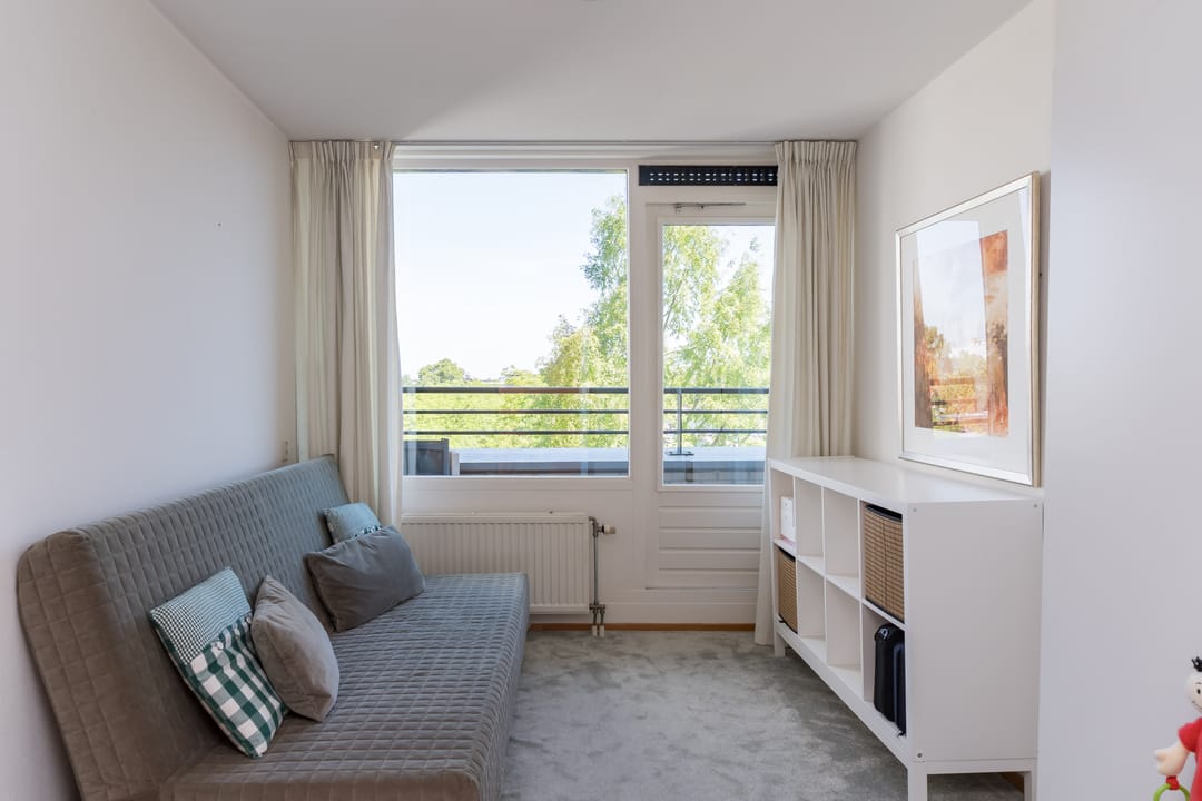 Spacious Penthouse with Park Views and Two Balconies — 38