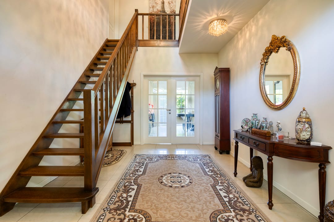 Luxury Detached Villa with 4 Bedrooms in Green Pelt Setting — 13