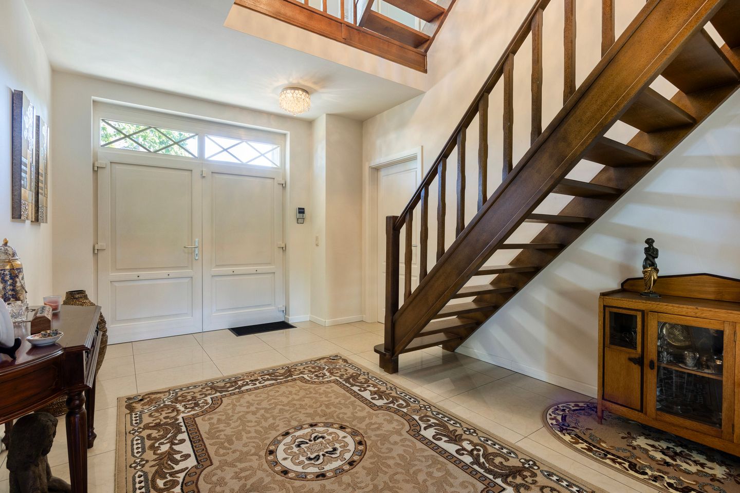 Luxury Detached Villa with 4 Bedrooms in Green Pelt Setting — 14
