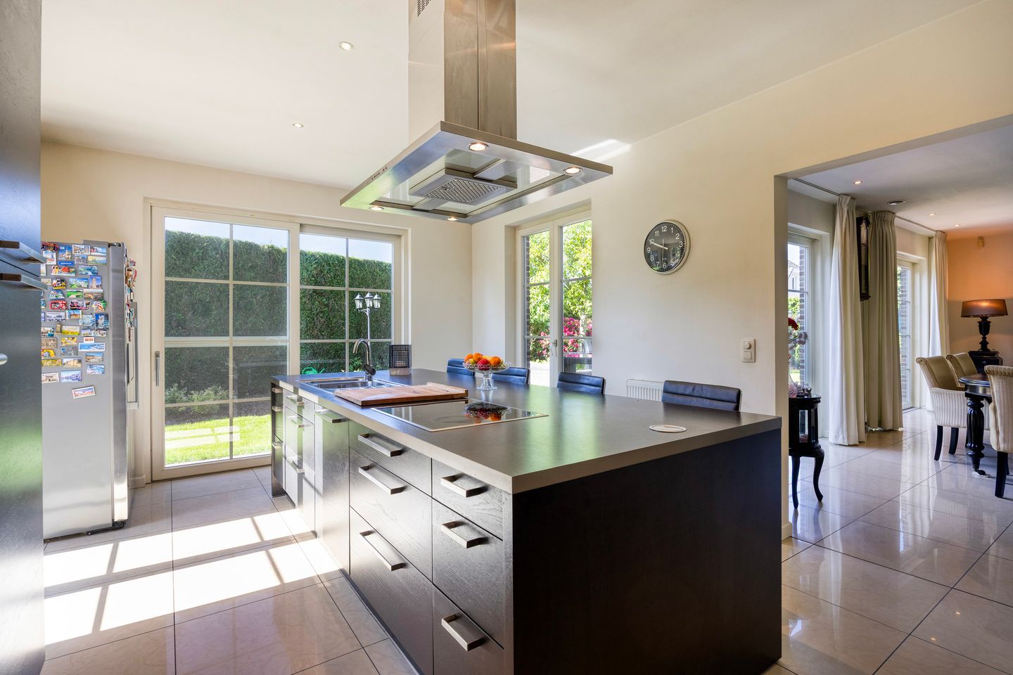 Luxury Detached Villa with 4 Bedrooms in Green Pelt Setting — 10