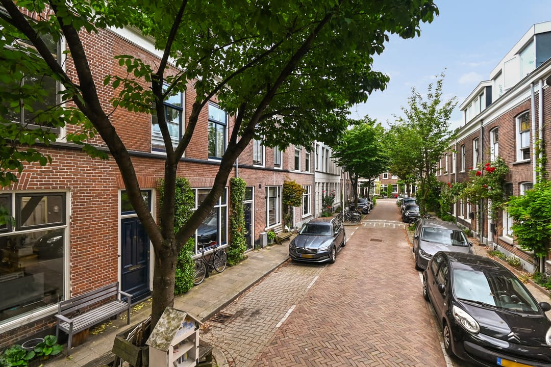 Spacious Family Home with Two Bathrooms in Popular Buiten Wittevrouwen — 37
