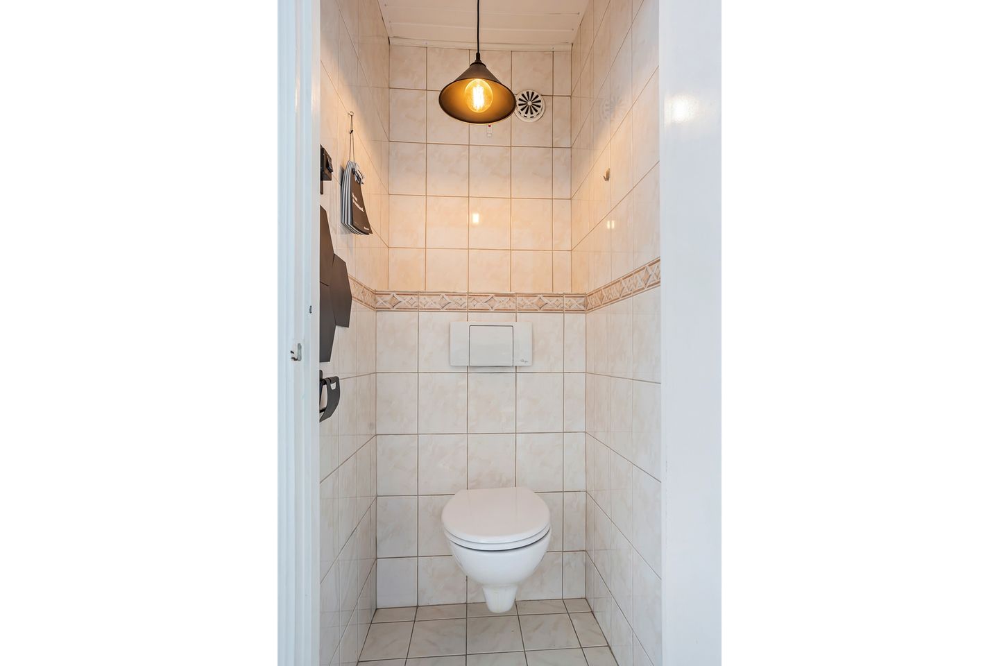 Charming 3-Room Apartment with Panoramic Views on the 7th Floor — 14