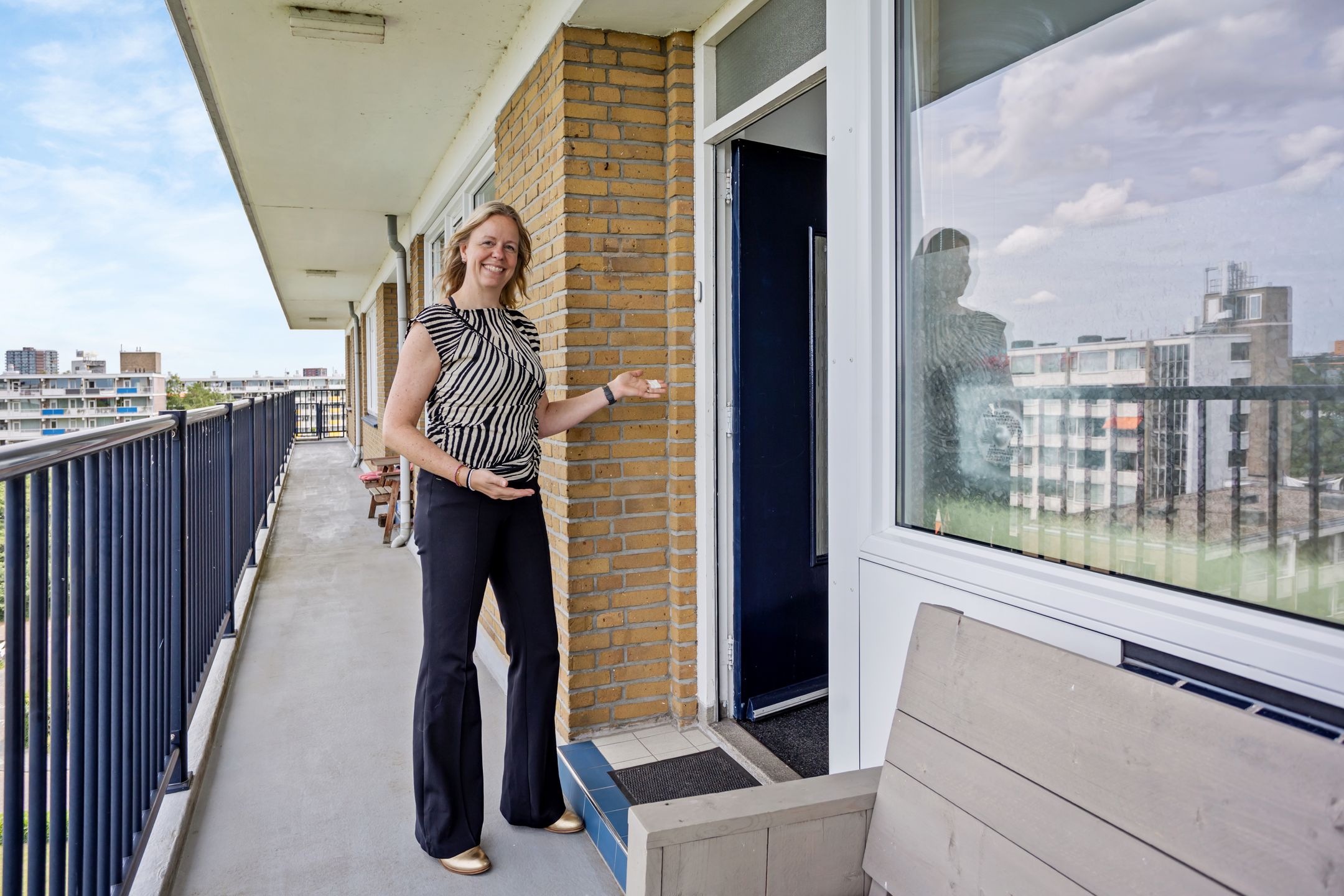 Charming 3-Room Apartment with Panoramic Views on the 7th Floor — 12