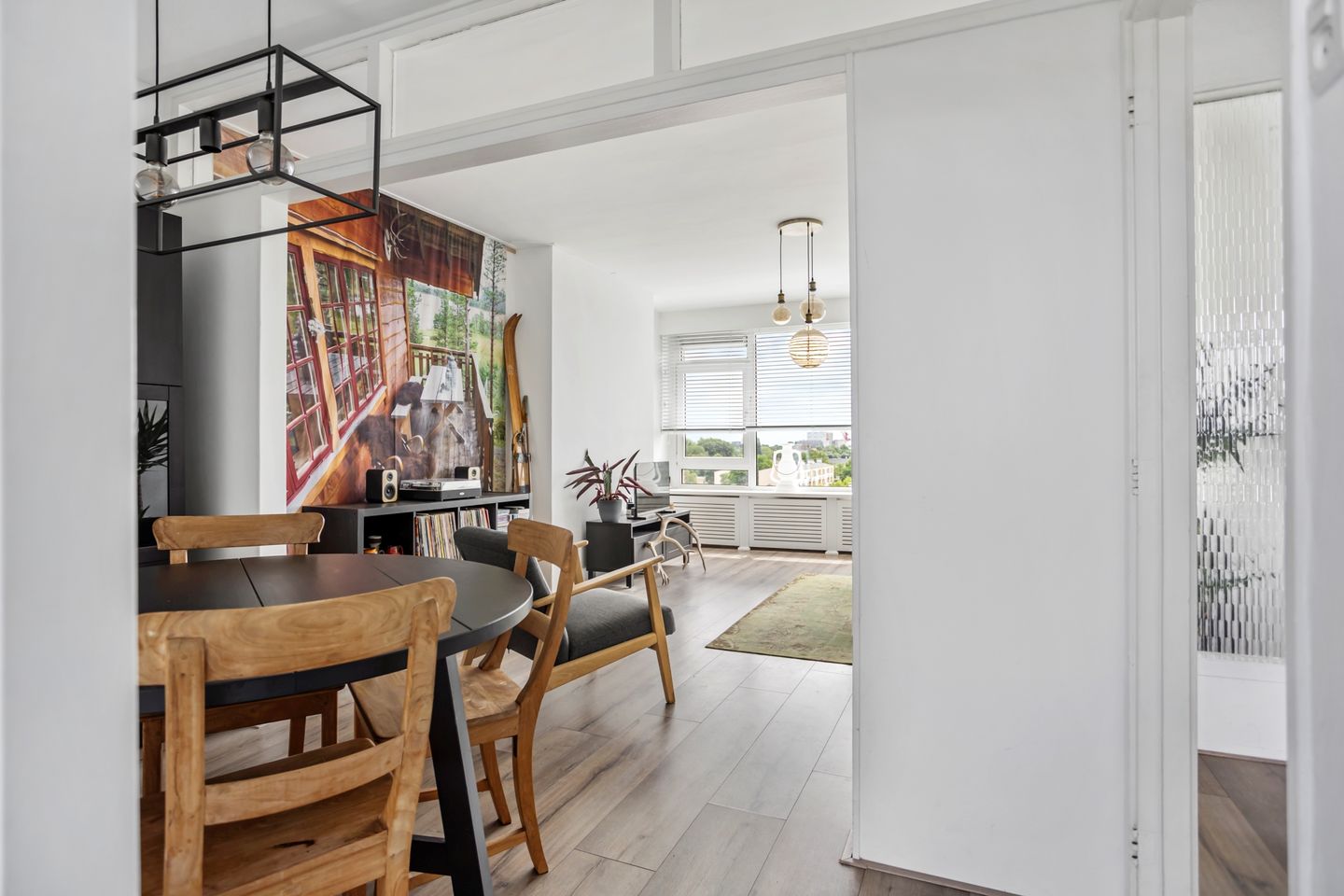 Charming 3-Room Apartment with Panoramic Views on the 7th Floor — 20