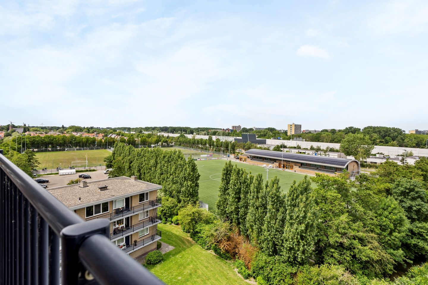 Charming 3-Room Apartment with Panoramic Views on the 7th Floor — 10