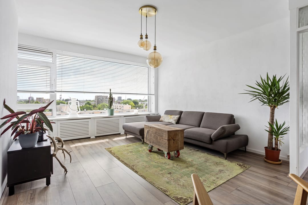 Charming 3-Room Apartment with Panoramic Views on the 7th Floor — 16