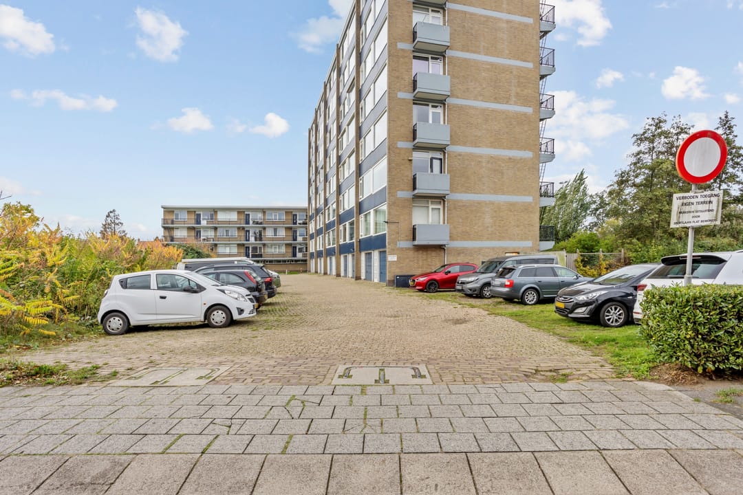 Charming 3-Room Apartment with Panoramic Views on the 7th Floor — 26