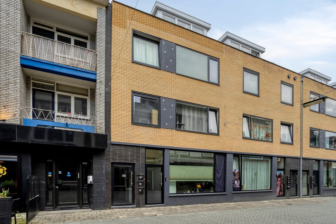 Moderno Appartamento al Piano Terra con Giardino Privato e Garage nel Centro di Hengelo