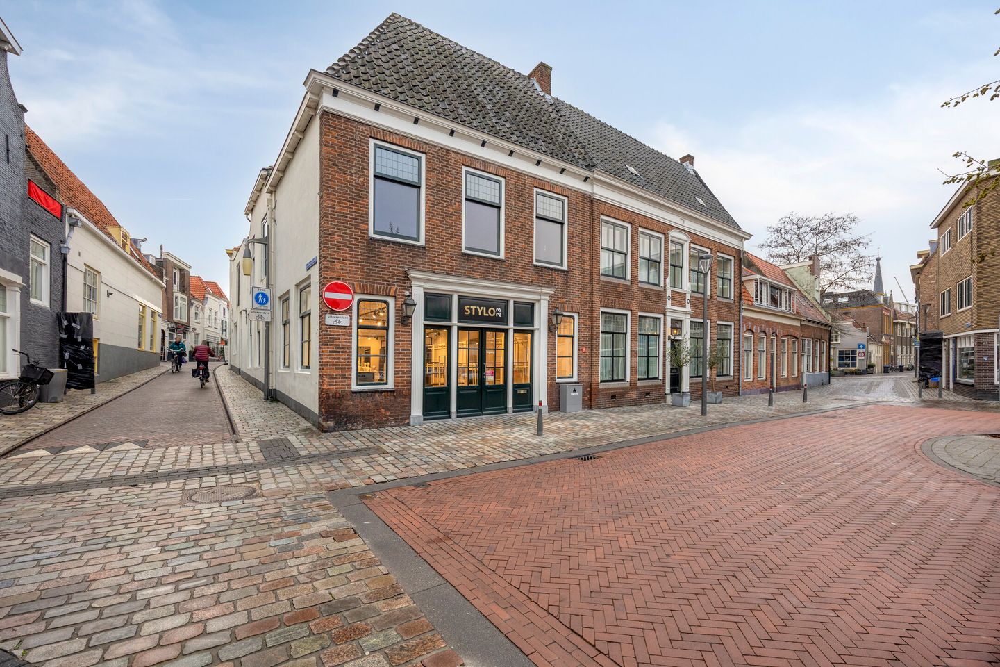 Bekijk foto 2 van Beestenmarkt 16