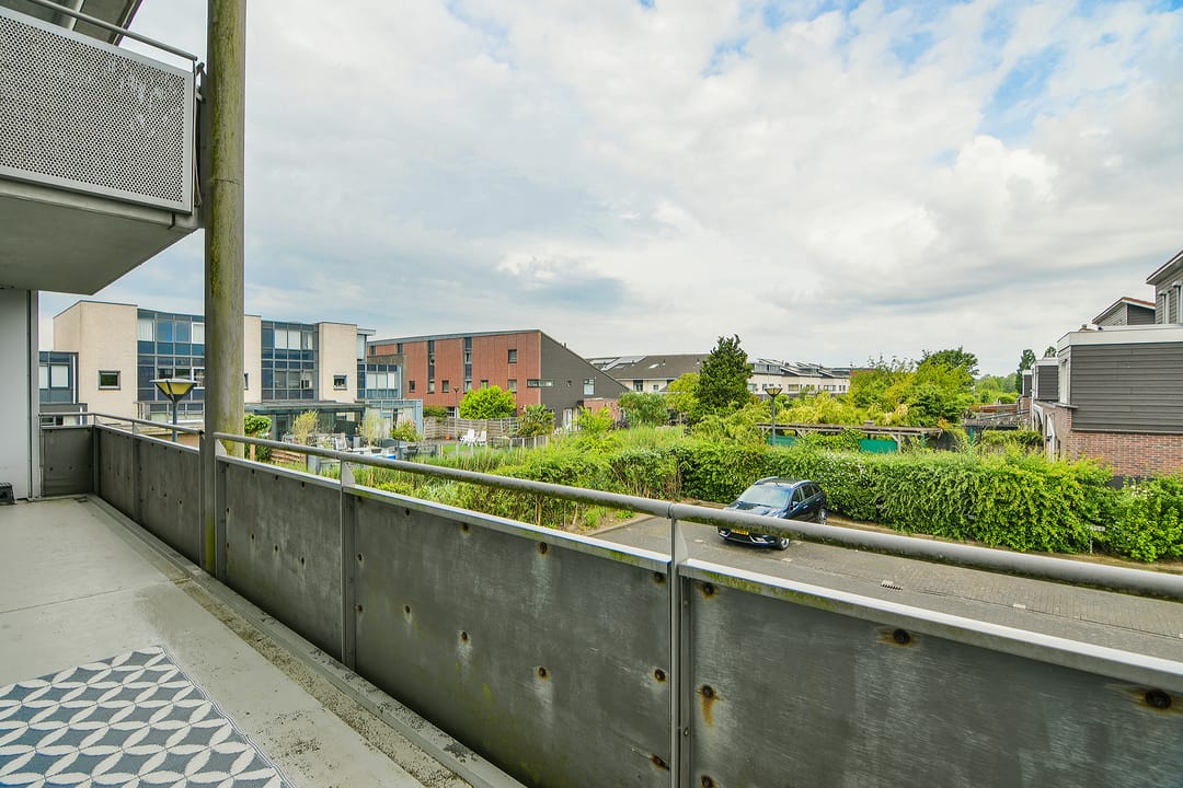 Spacious three bedroom apartment with private parking and large balcony in Floriande — 31