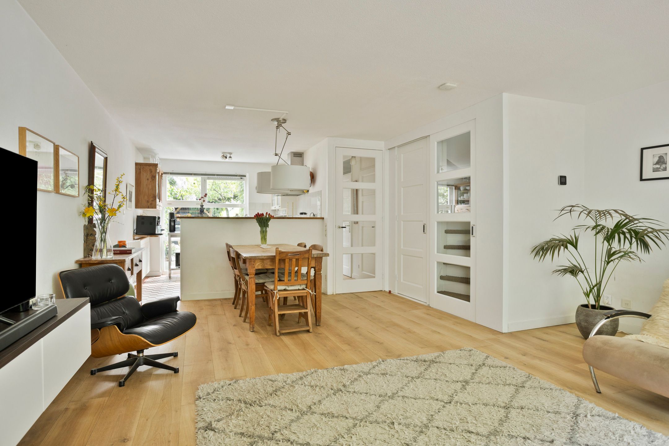 Spacious Sustainable Family Home with Carport in Buiksloterham — 21
