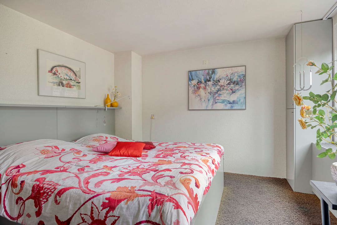 Surprisingly Spacious Family Home with Park Views and Sunroom — 31