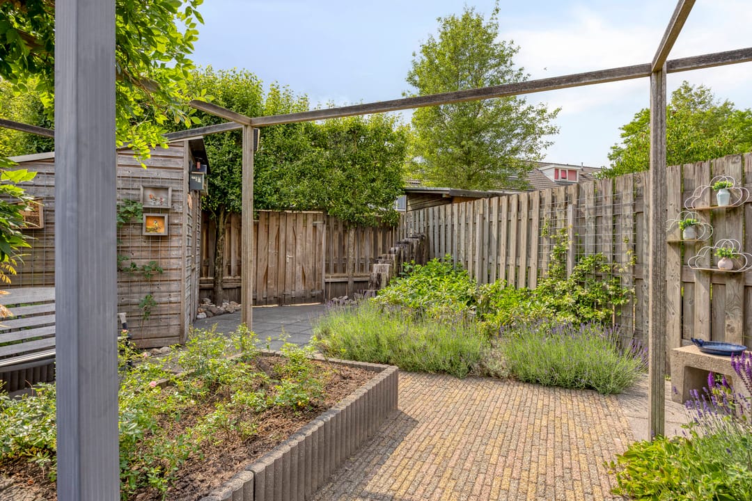 Surprisingly Spacious Family Home with Park Views and Sunroom — 23