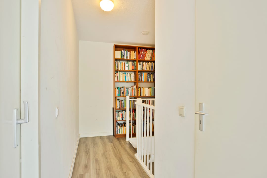 Spacious Sustainable Family Home with Carport in Buiksloterham — 38