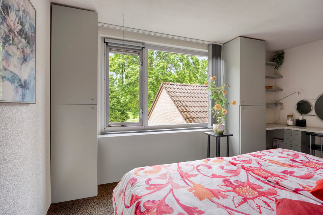 Surprisingly Spacious Family Home with Park Views and Sunroom — 32