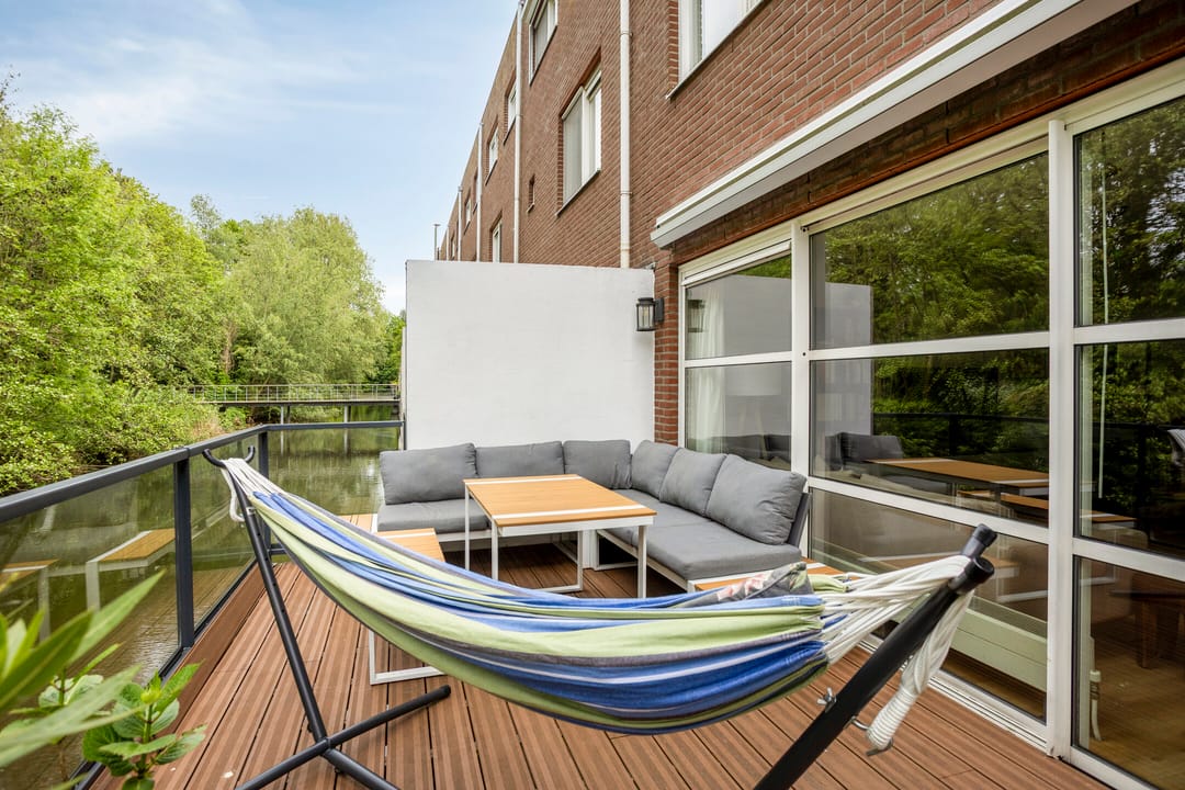 Spacious Sustainable Family Home with Carport in Buiksloterham — 47