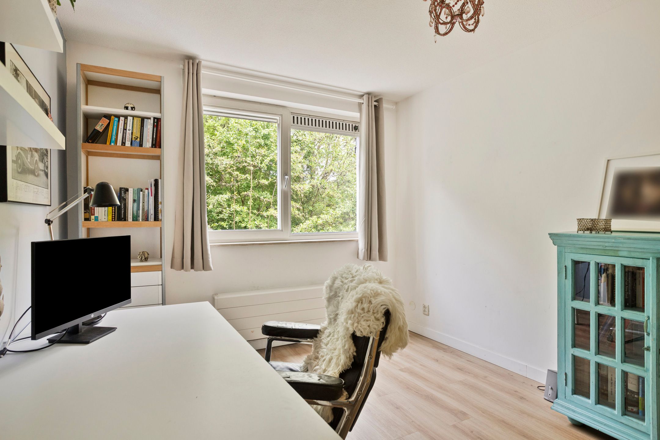 Spacious Sustainable Family Home with Carport in Buiksloterham — 33