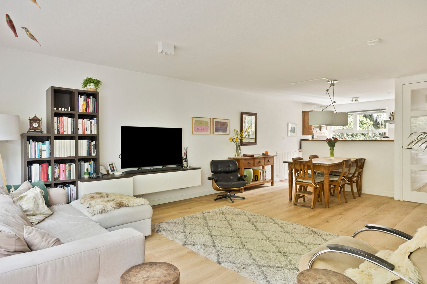 Spacious Sustainable Family Home with Carport in Buiksloterham — 20