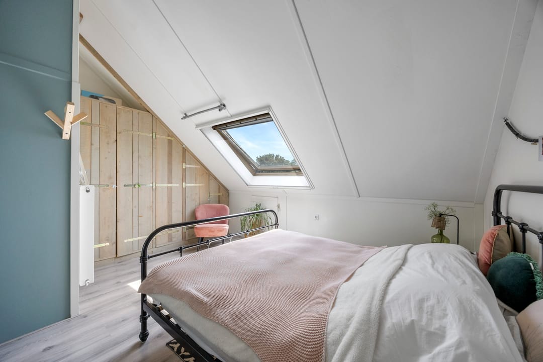 Move-In Ready Extended Terraced Home with Sunny Southwest Garden in Loovelden — 23