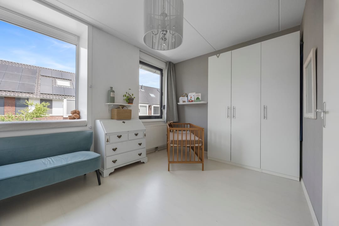 Move-In Ready Extended Terraced Home with Sunny Southwest Garden in Loovelden — 17