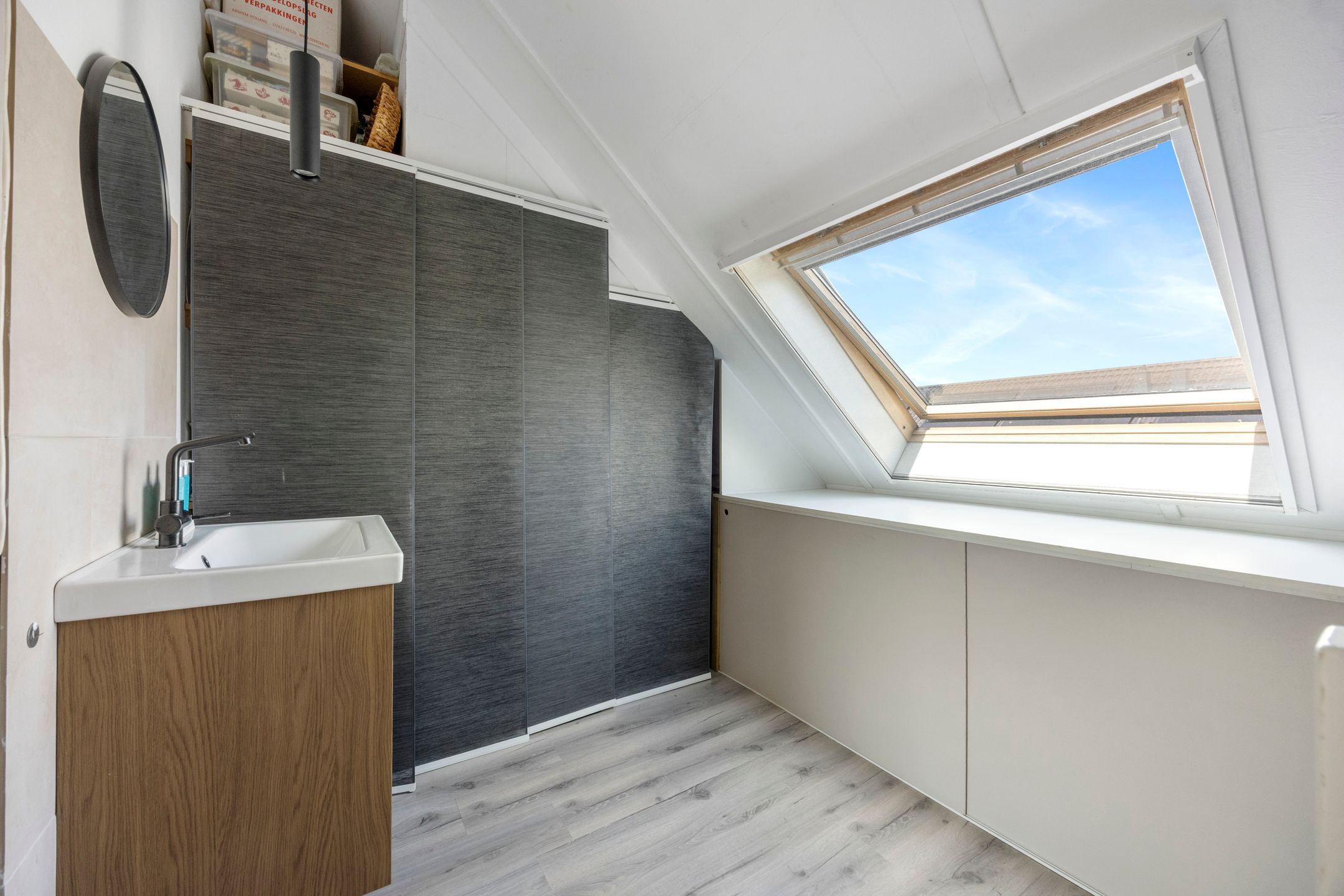 Move-In Ready Extended Terraced Home with Sunny Southwest Garden in Loovelden — 21