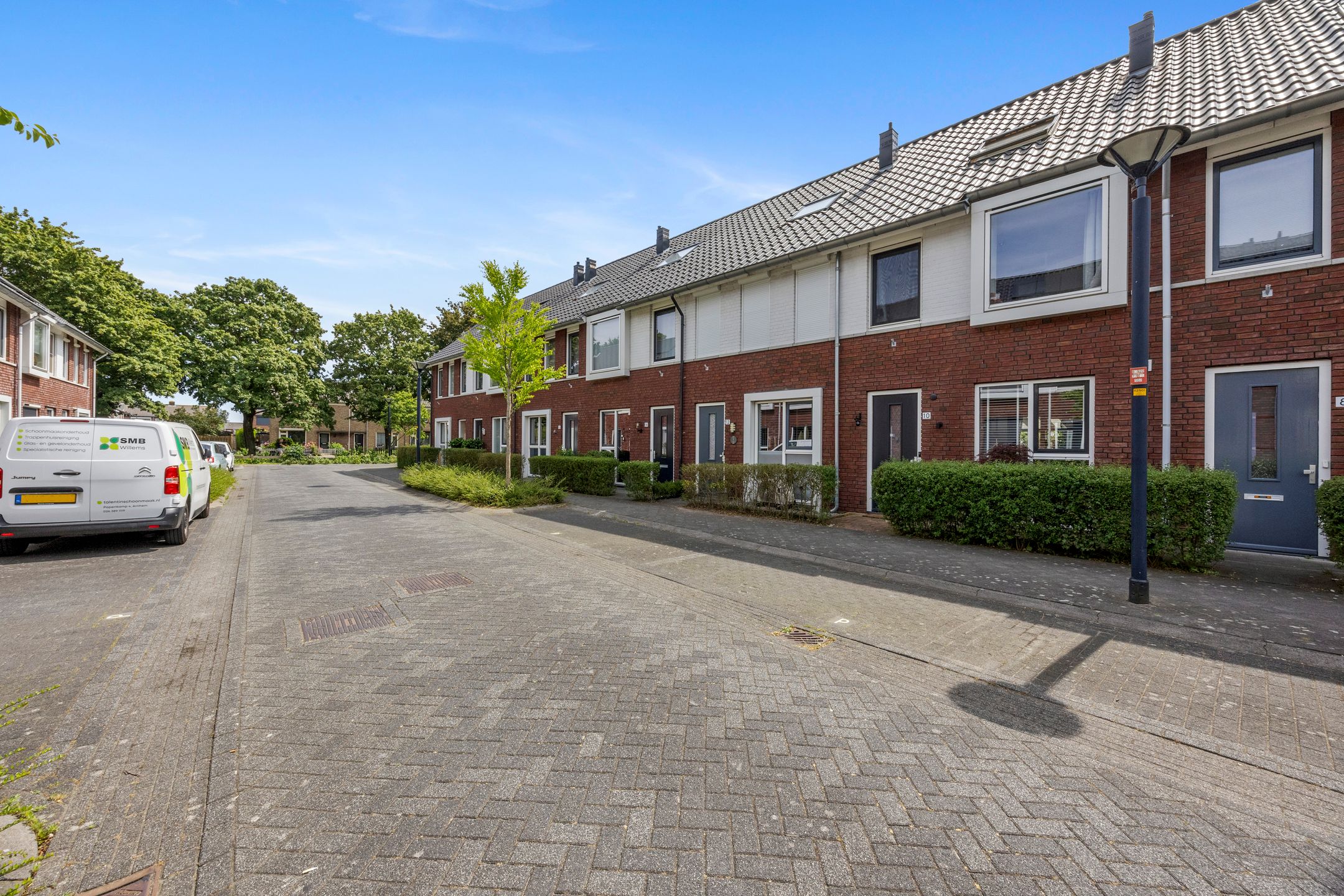 Move-In Ready Extended Terraced Home with Sunny Southwest Garden in Loovelden — 24