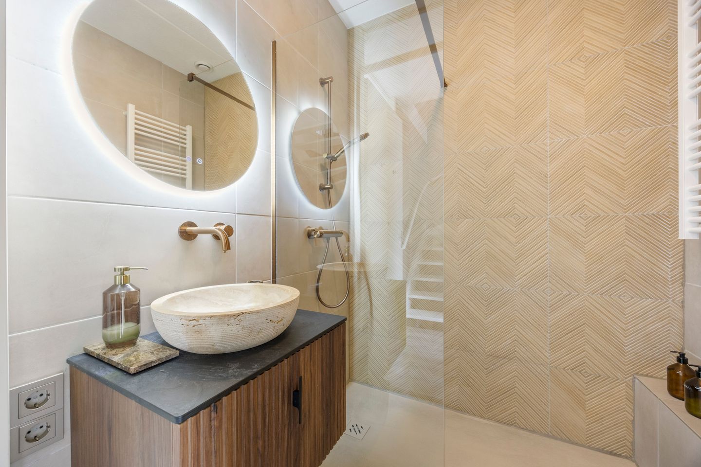 Move-In Ready Extended Terraced Home with Sunny Southwest Garden in Loovelden — 19