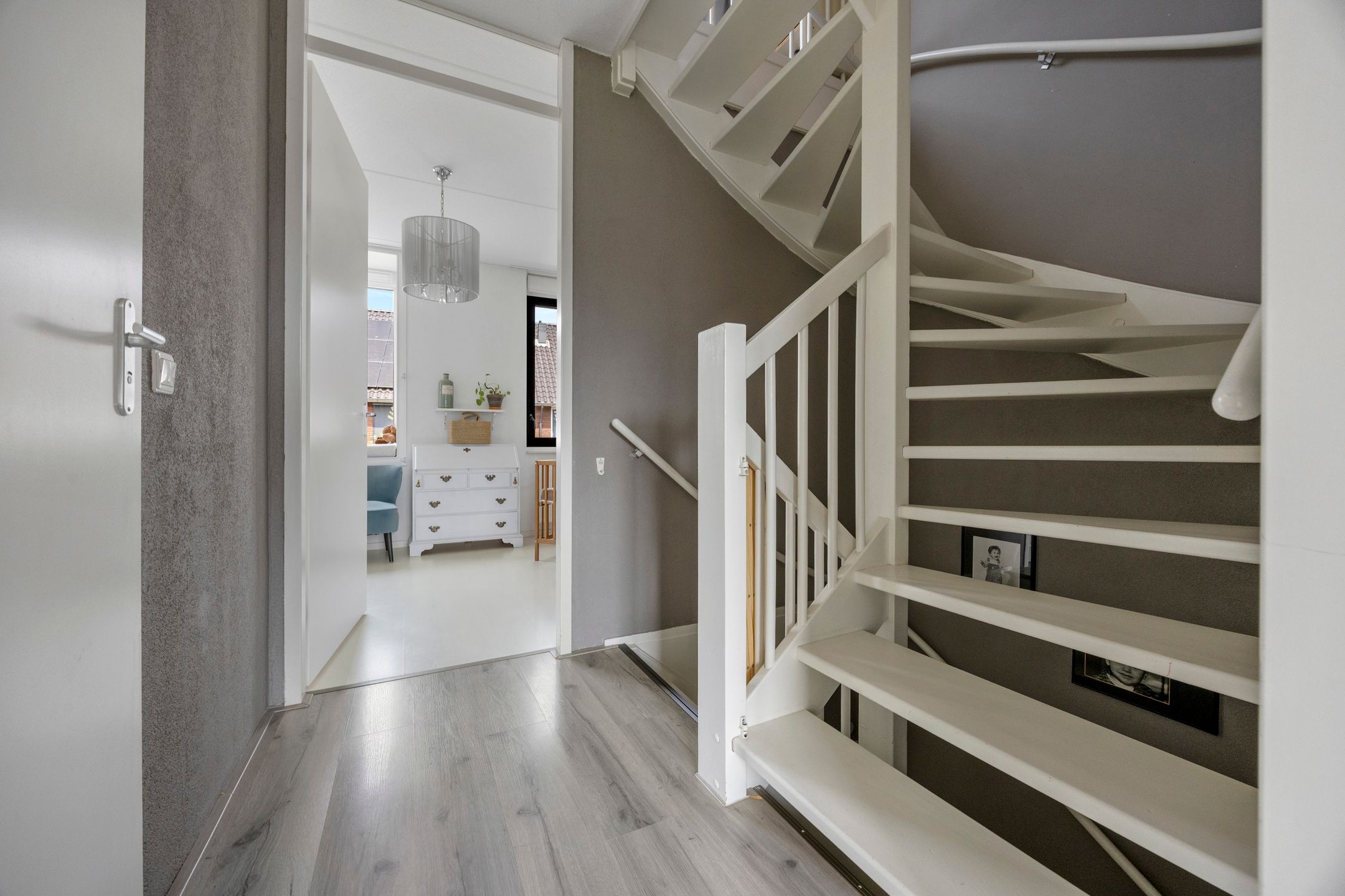 Move-In Ready Extended Terraced Home with Sunny Southwest Garden in Loovelden — 15