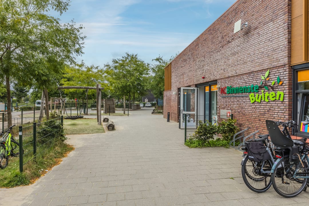 Move-In Ready Extended Terraced Home with Sunny Southwest Garden in Loovelden — 28