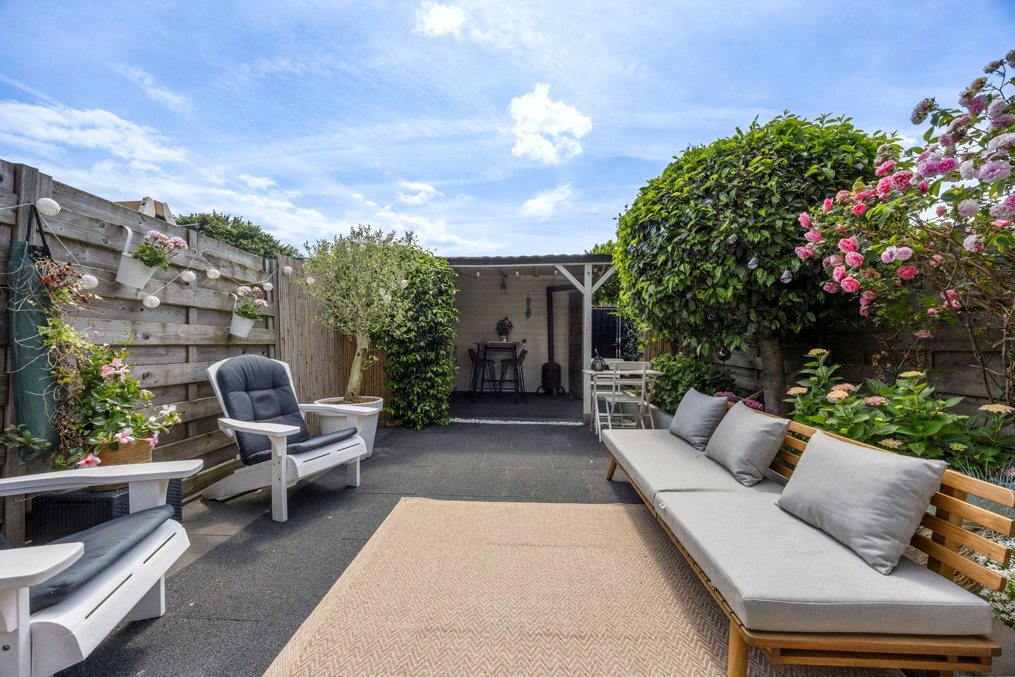 Move-In Ready Extended Terraced Home with Sunny Southwest Garden in Loovelden — 10
