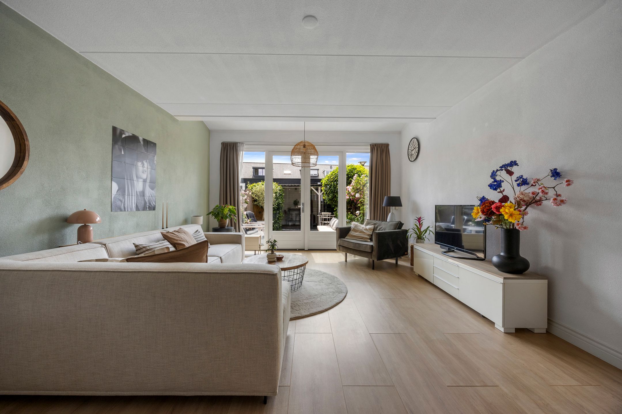 Move-In Ready Extended Terraced Home with Sunny Southwest Garden in Loovelden — 9