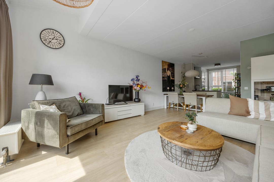 Move-In Ready Extended Terraced Home with Sunny Southwest Garden in Loovelden — 13
