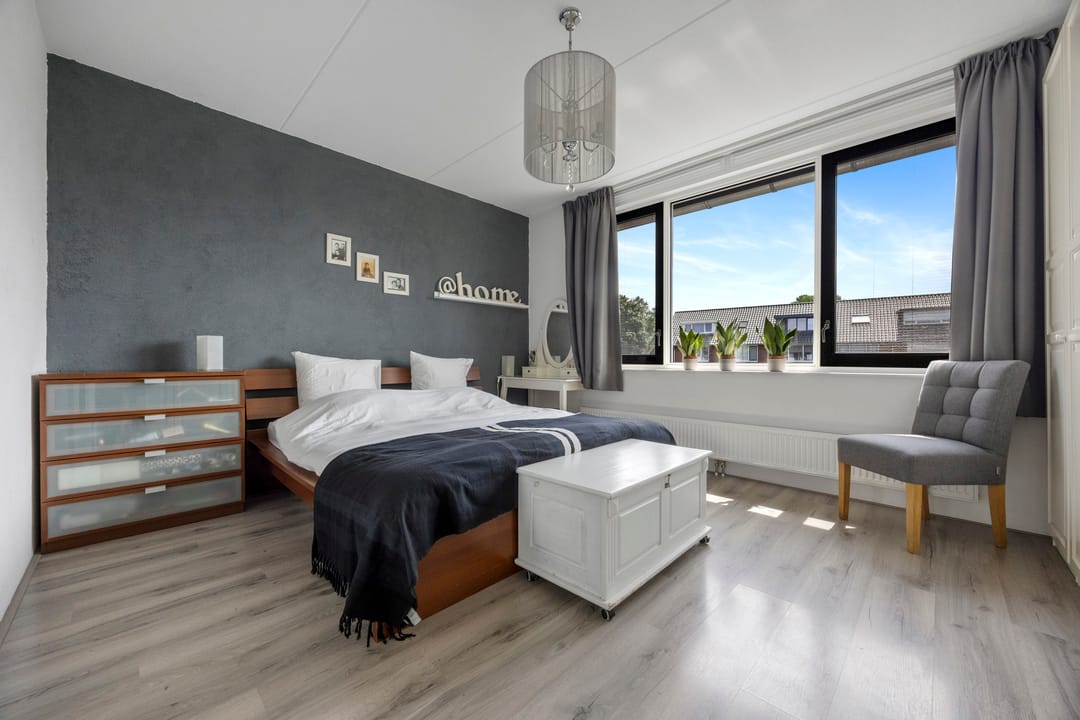 Move-In Ready Extended Terraced Home with Sunny Southwest Garden in Loovelden — 16